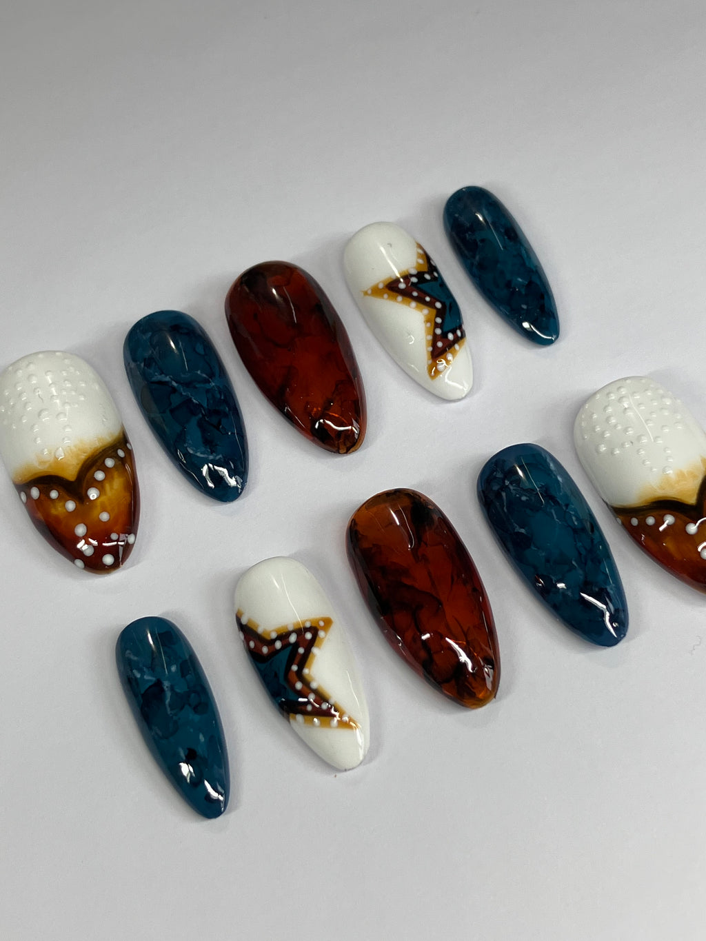 Western inspired press on nails,application pack included.