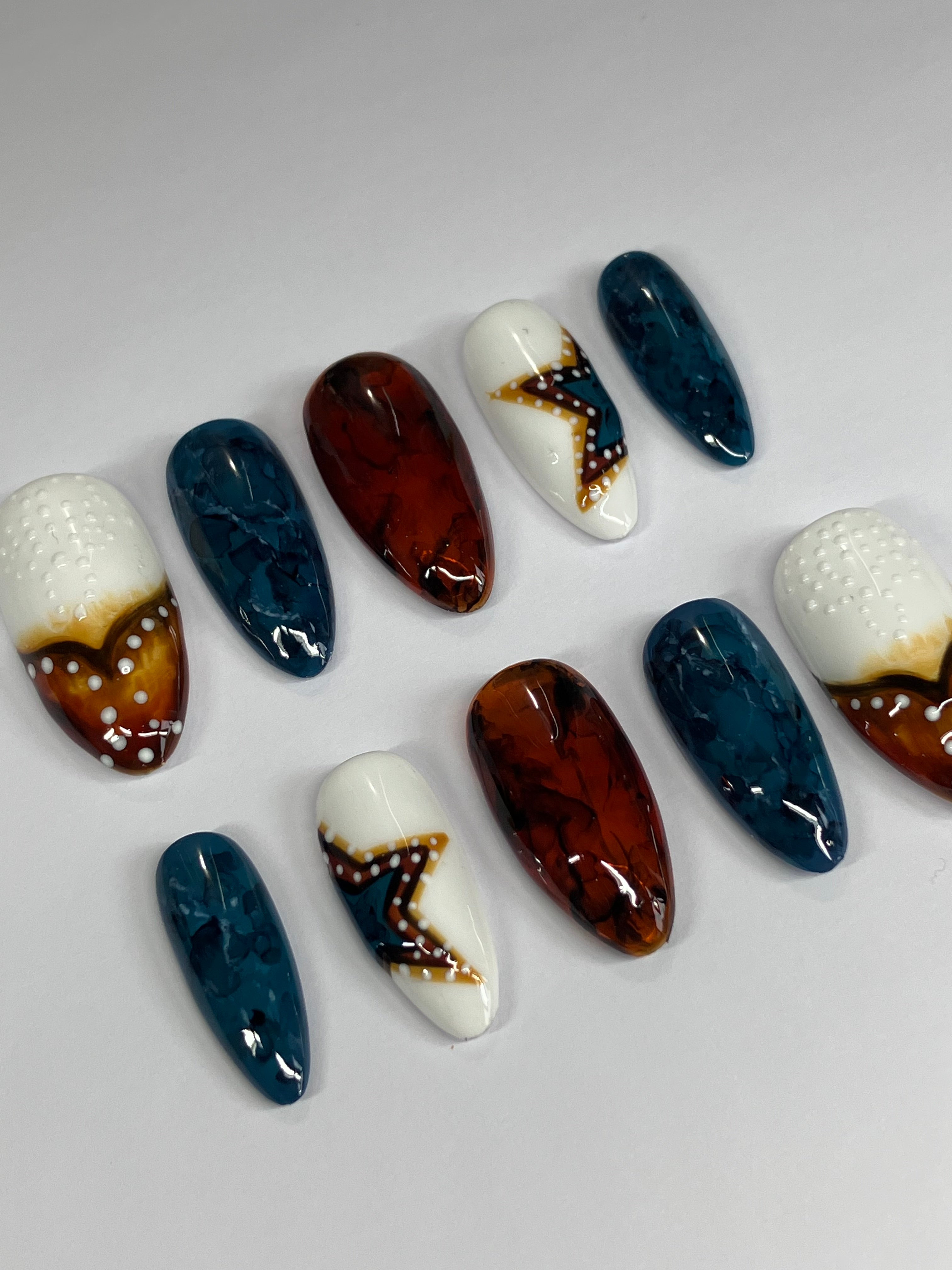 Western inspired press on nails,application pack included.