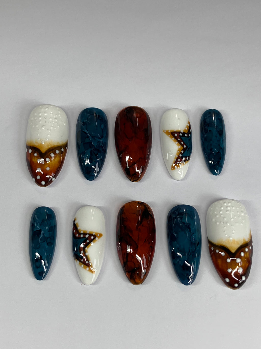 Western inspired press on nails,application pack included.