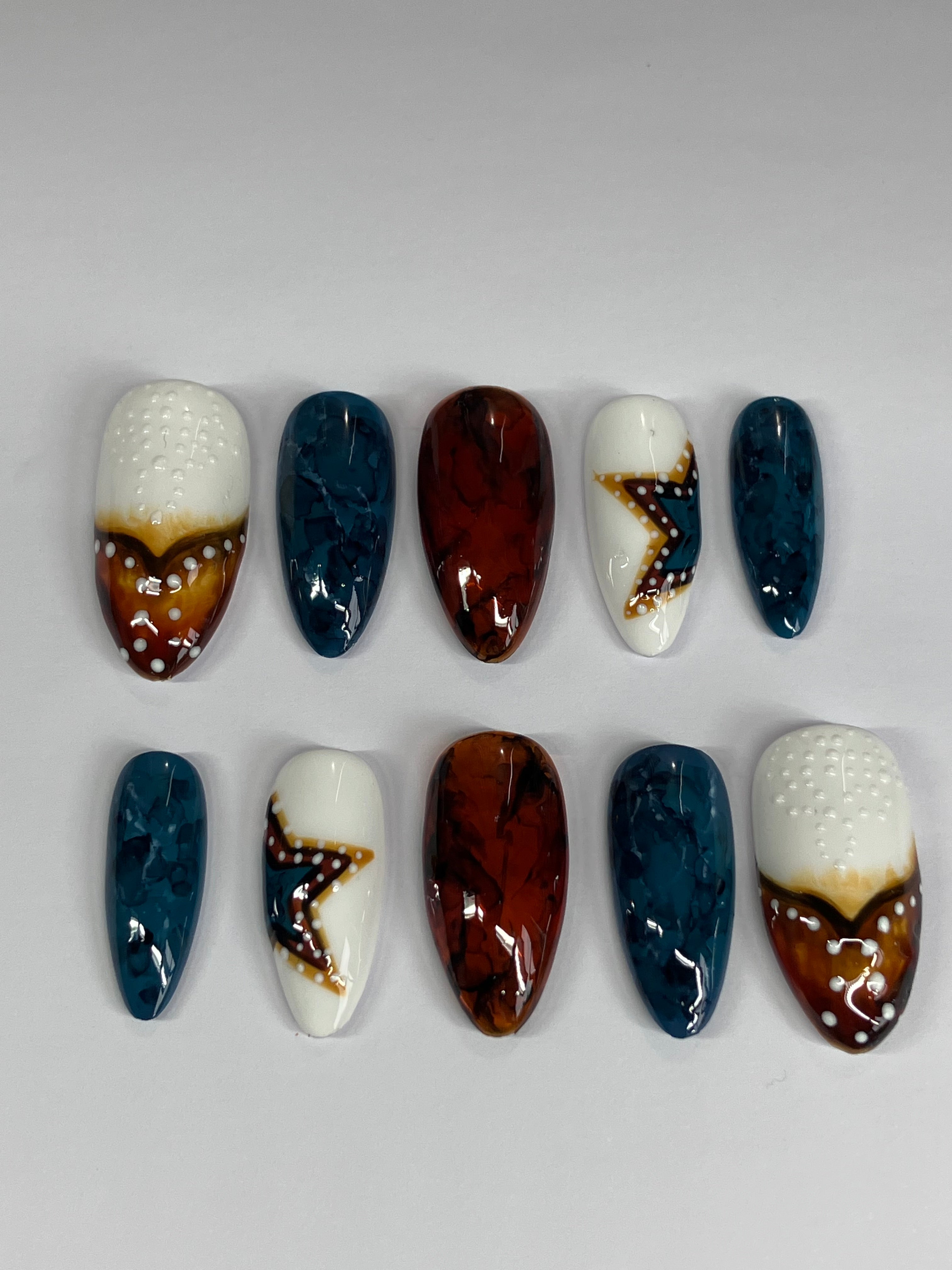 Western inspired press on nails,application pack included.