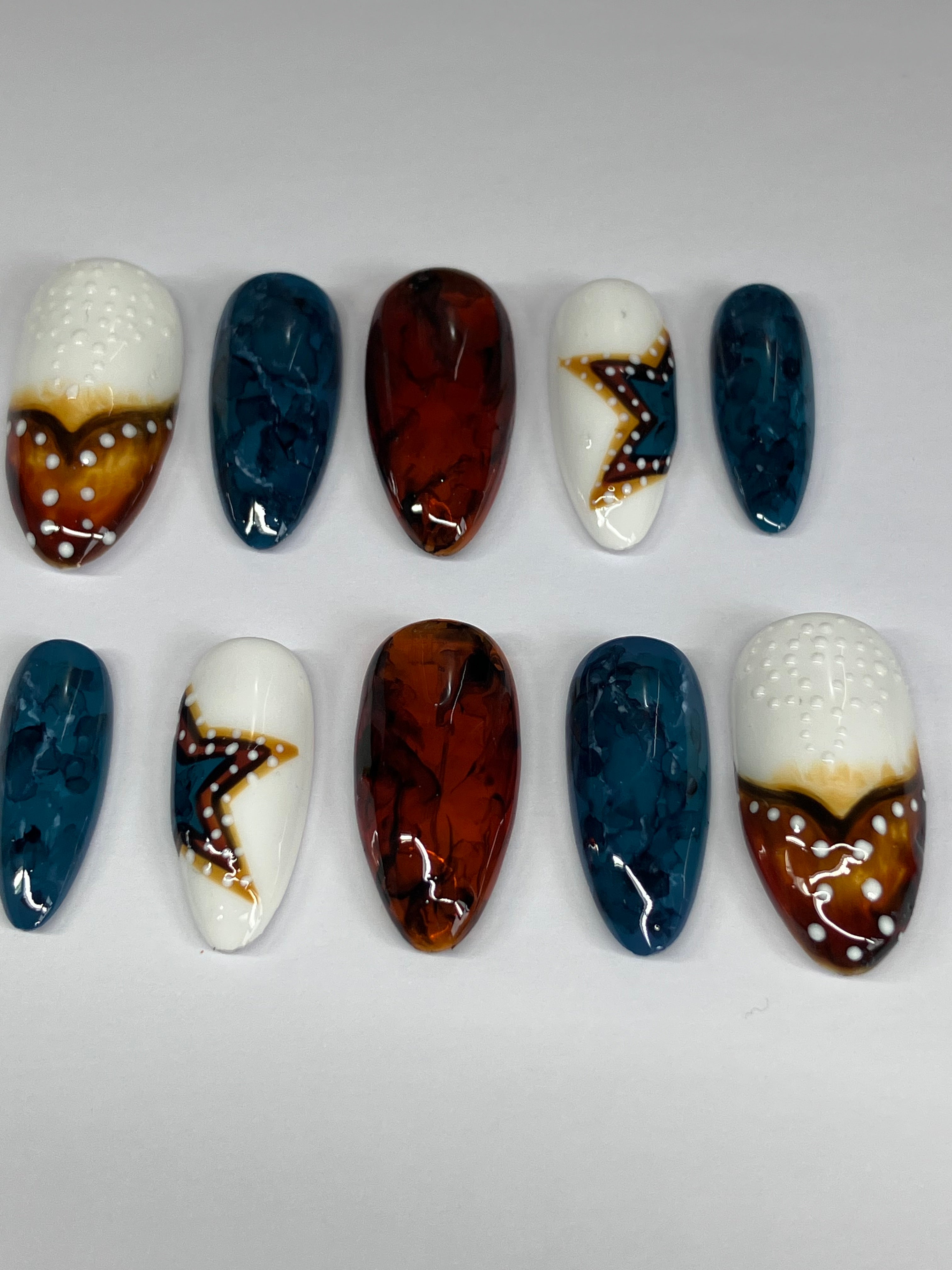 Western inspired press on nails,application pack included.