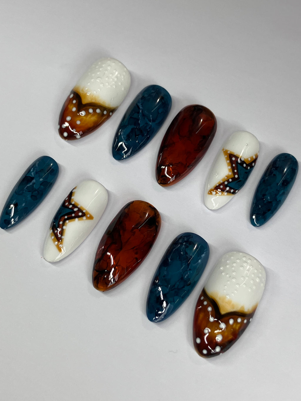 Western inspired press on nails,application pack included.
