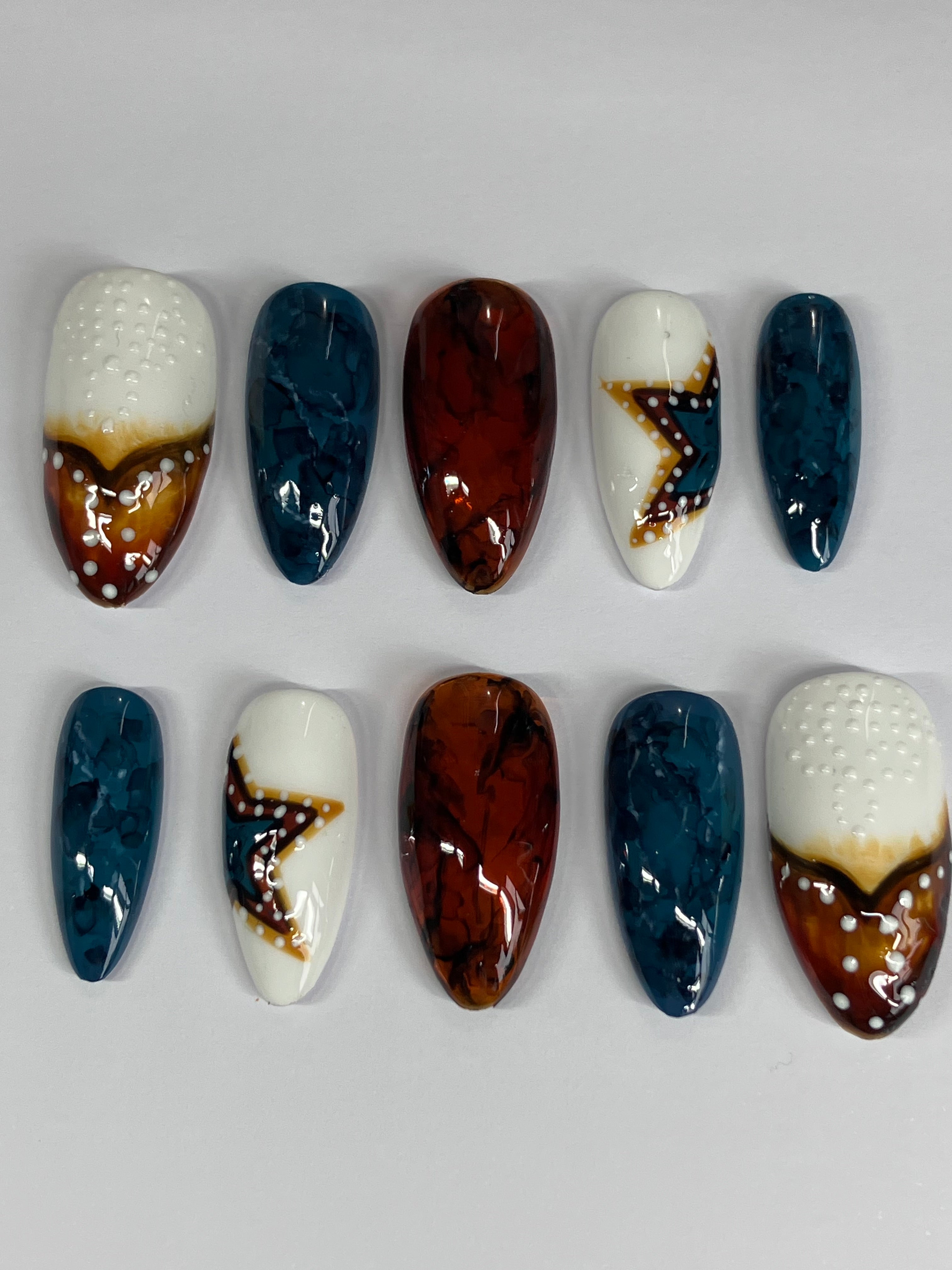 Western inspired press on nails,application pack included.