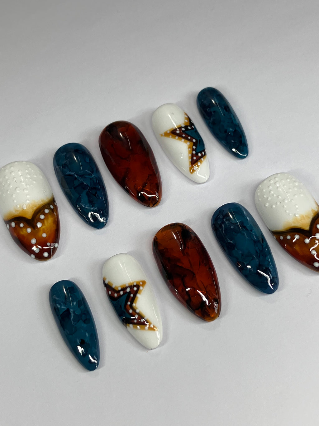 Western inspired press on nails,application pack included.