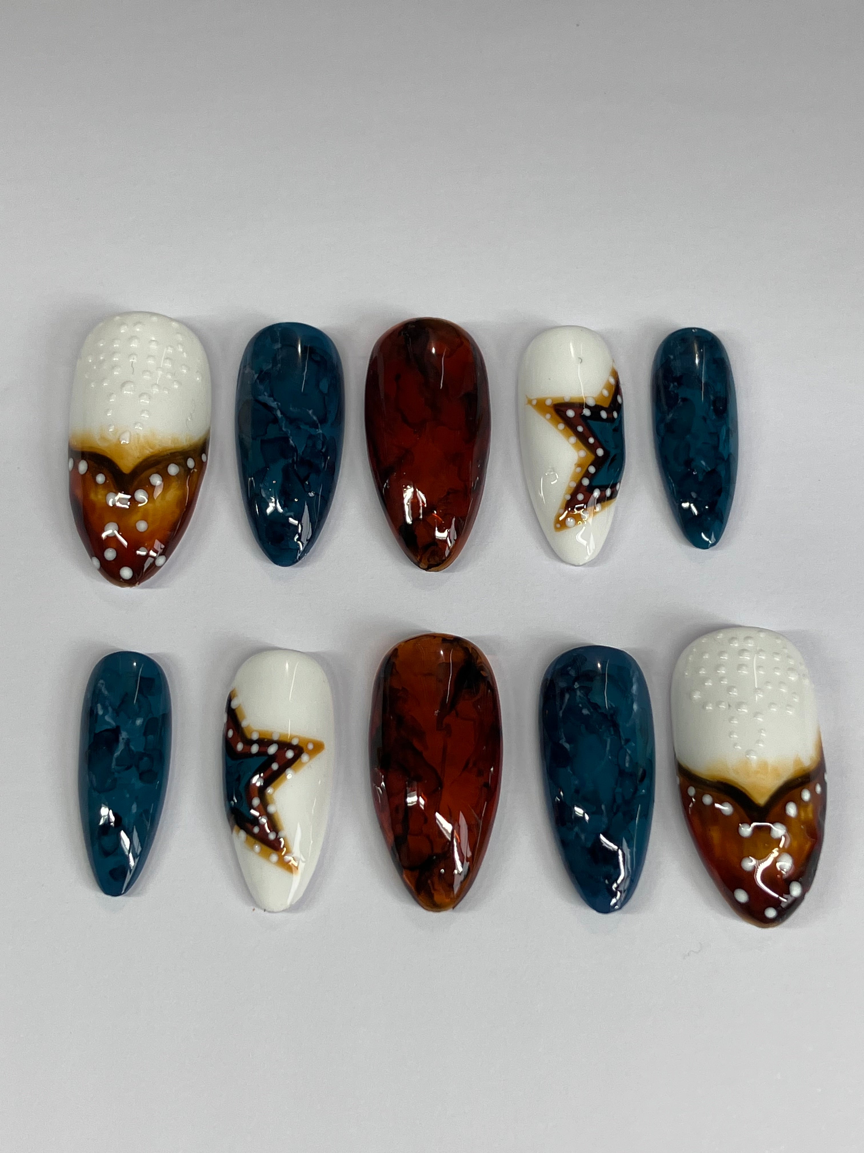Western inspired press on nails,application pack included.