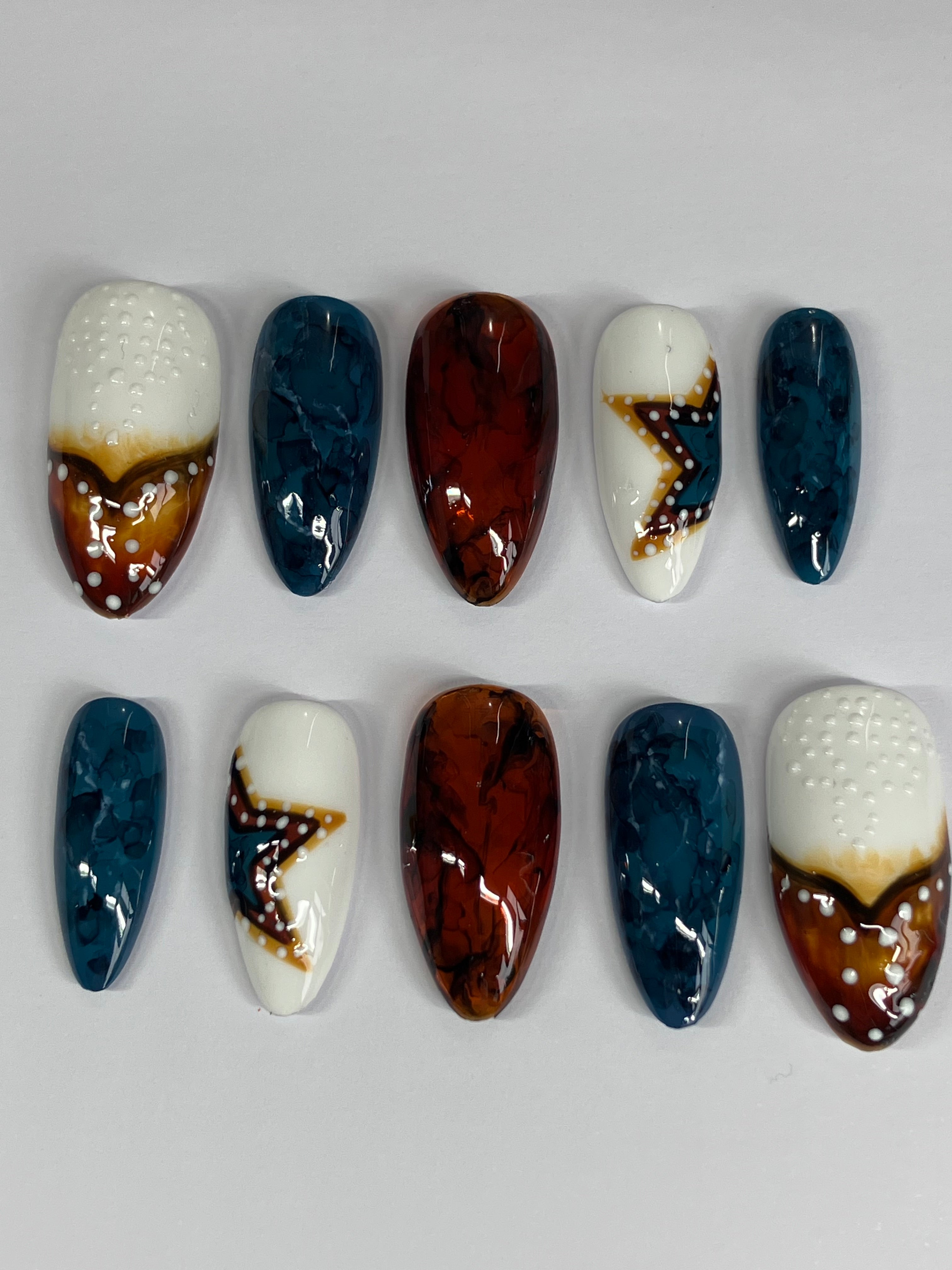 Western inspired press on nails,application pack included.