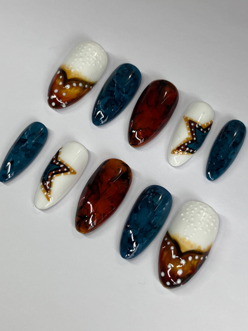 Western inspired press on nails,application pack included.