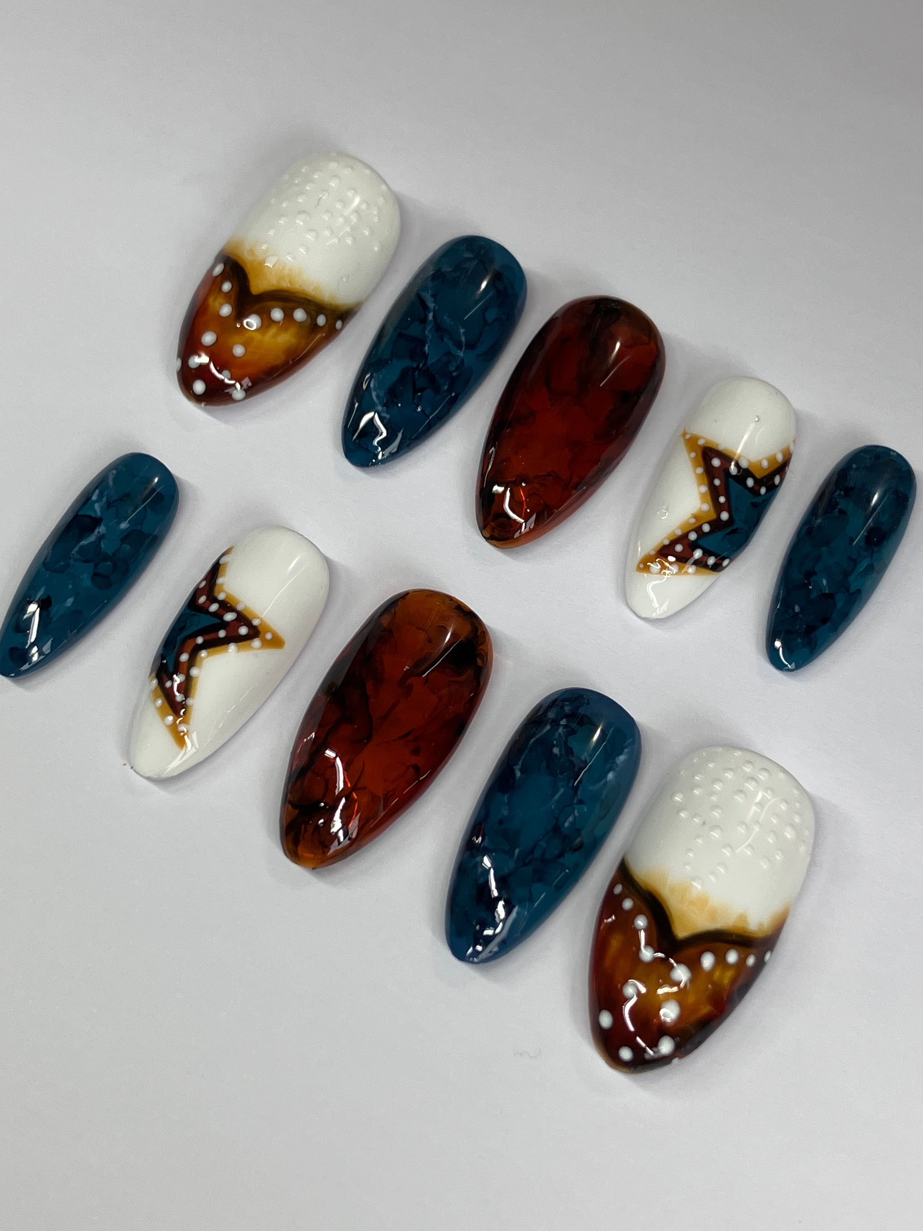 Western inspired press on nails,application pack included.