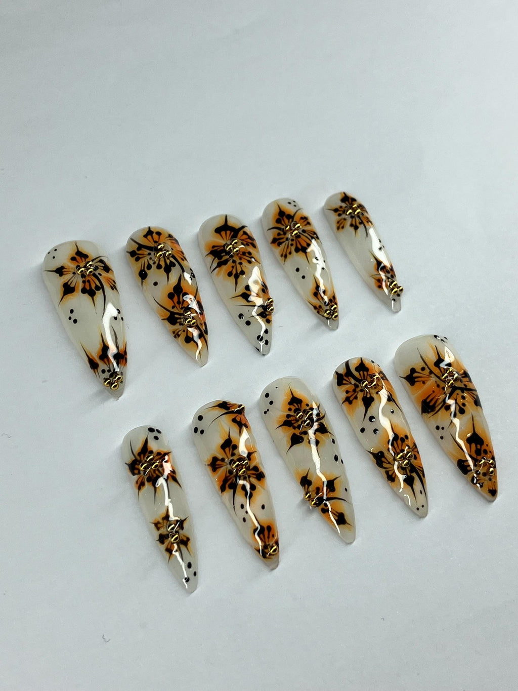 tiger Lilly press on nails with application pack
