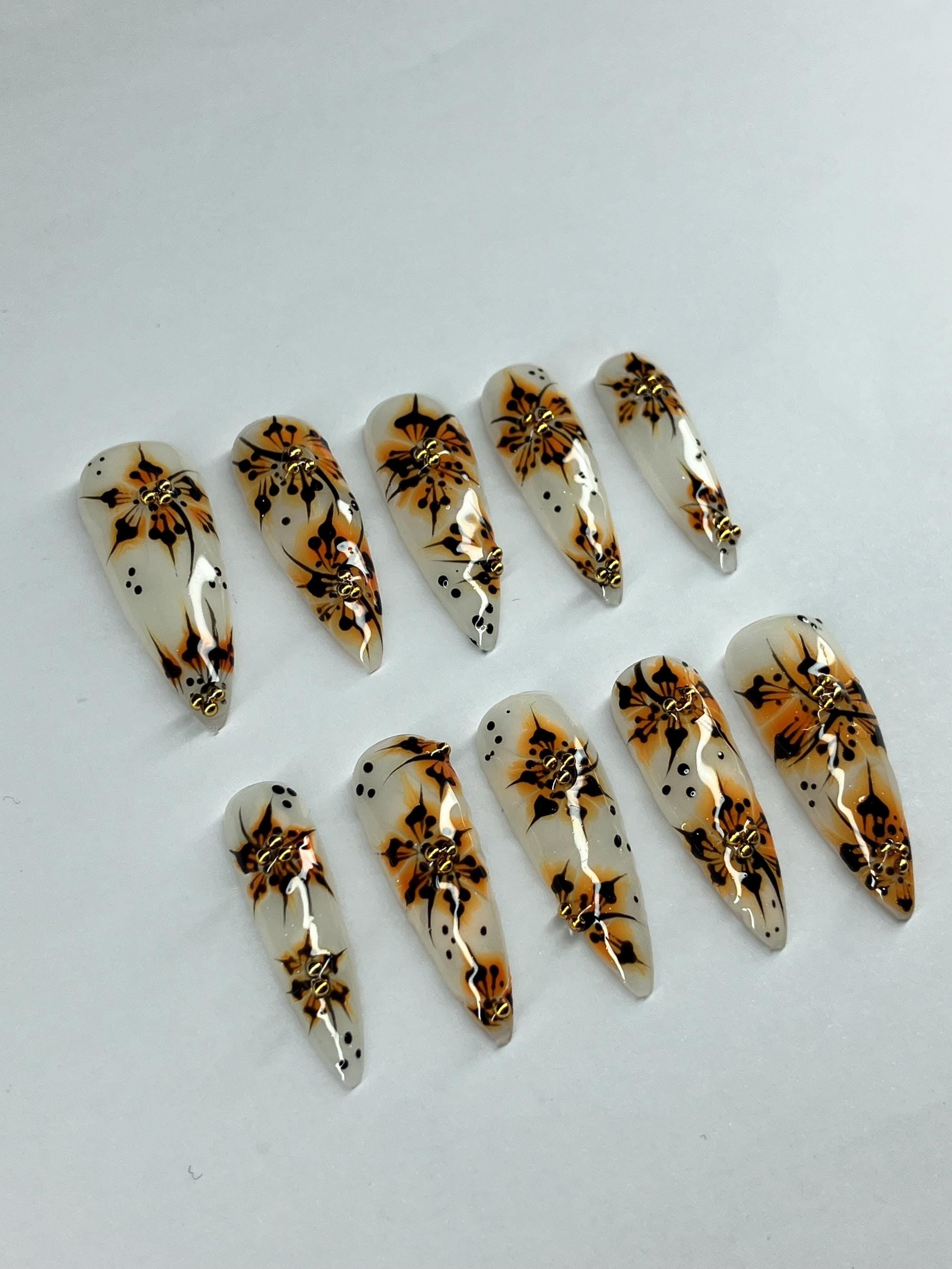 tiger Lilly press on nails with application pack