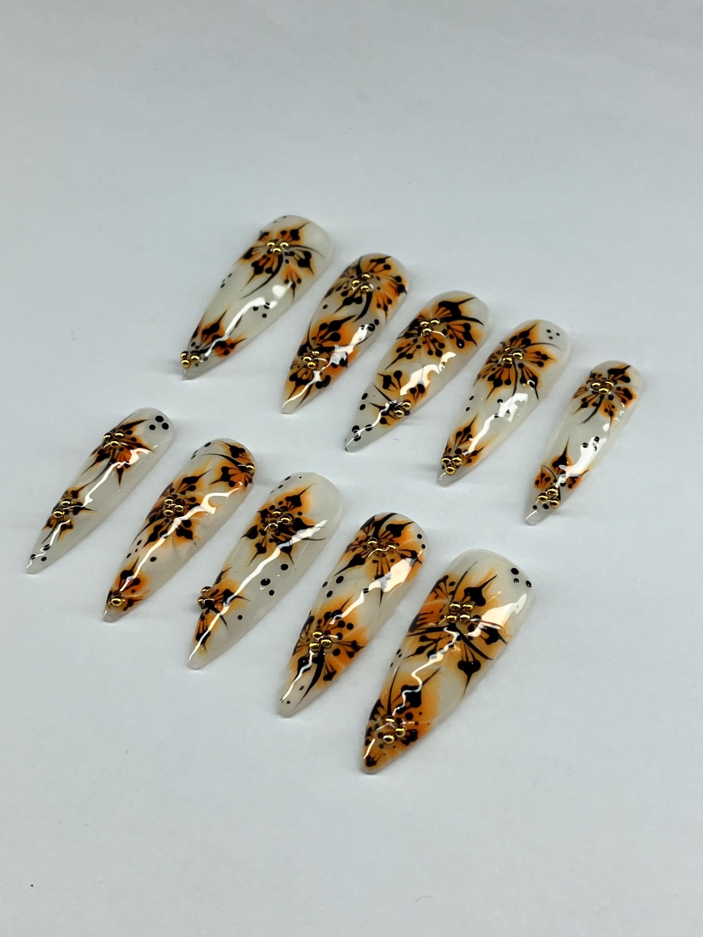 tiger Lilly press on nails with application pack