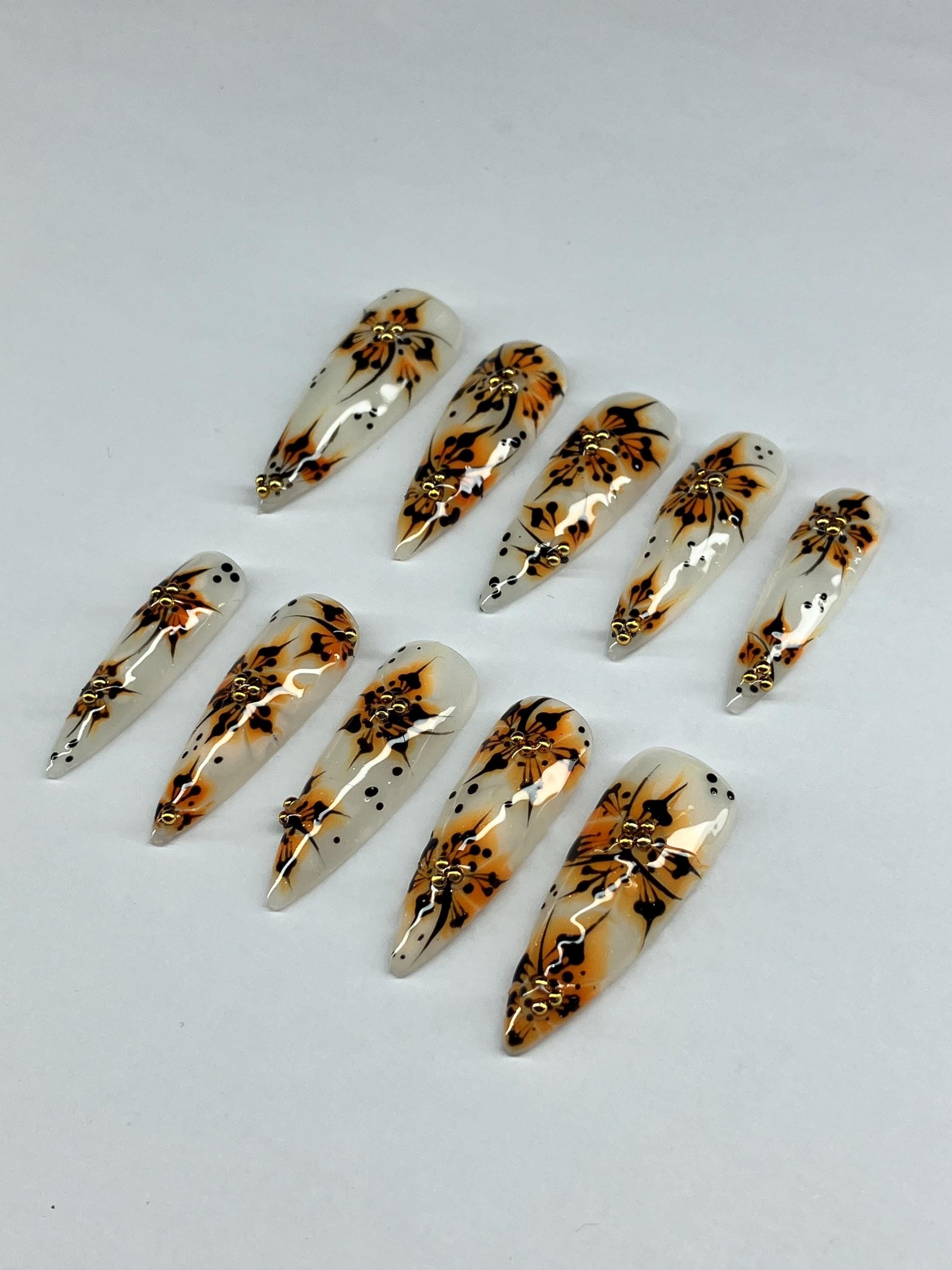 tiger Lilly press on nails with application pack