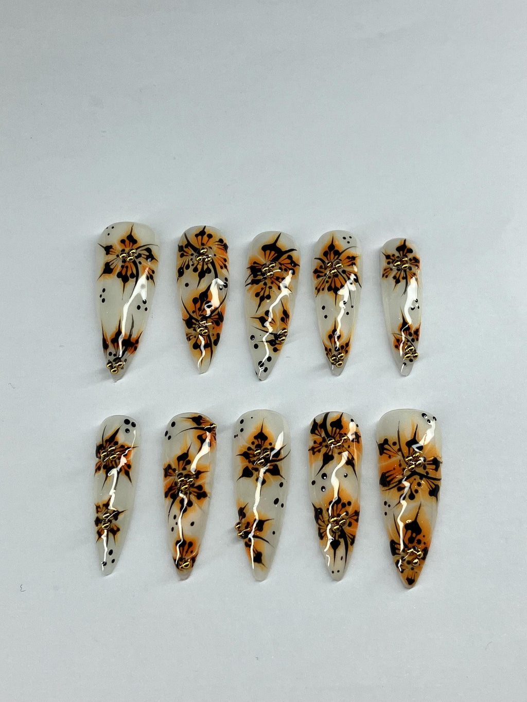 tiger Lilly press on nails with application pack
