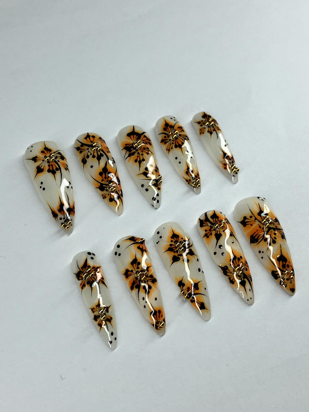 tiger Lilly press on nails with application pack