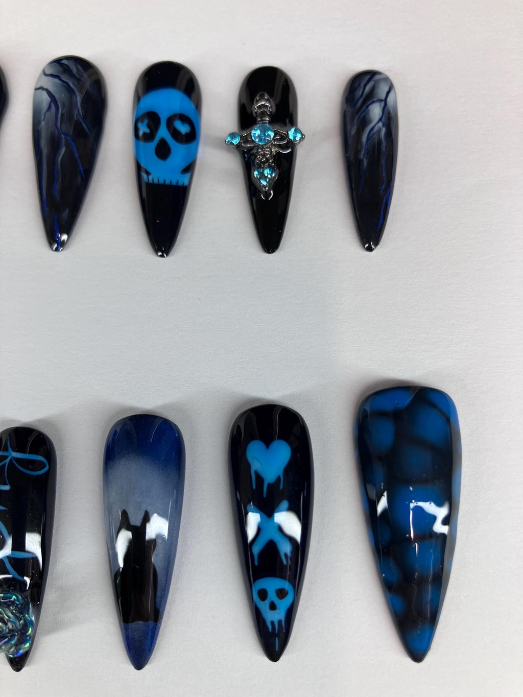 Press On Nails, Gothic Rose Lightning Bolt Design