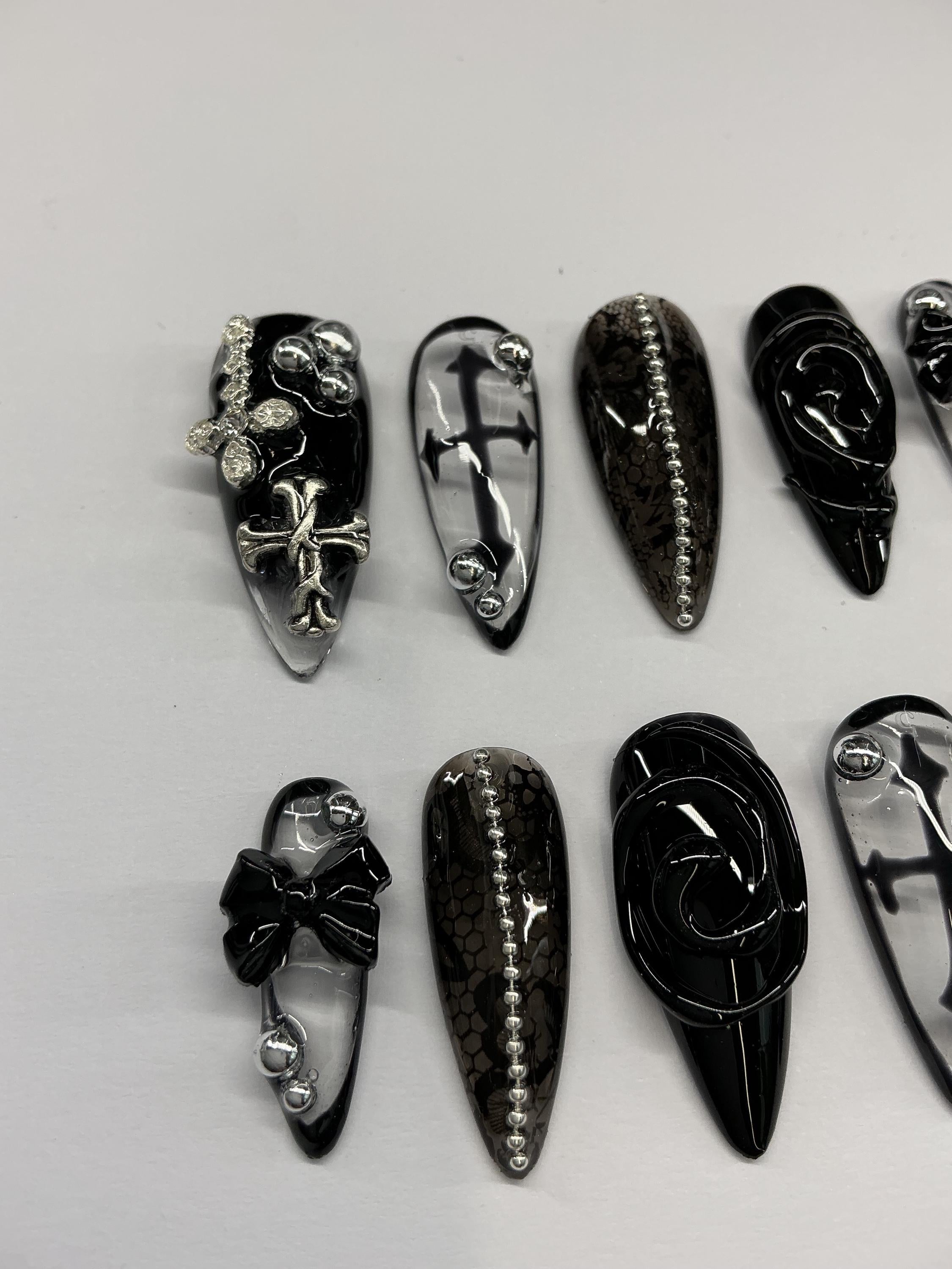 Gothic design press on nails with application pack