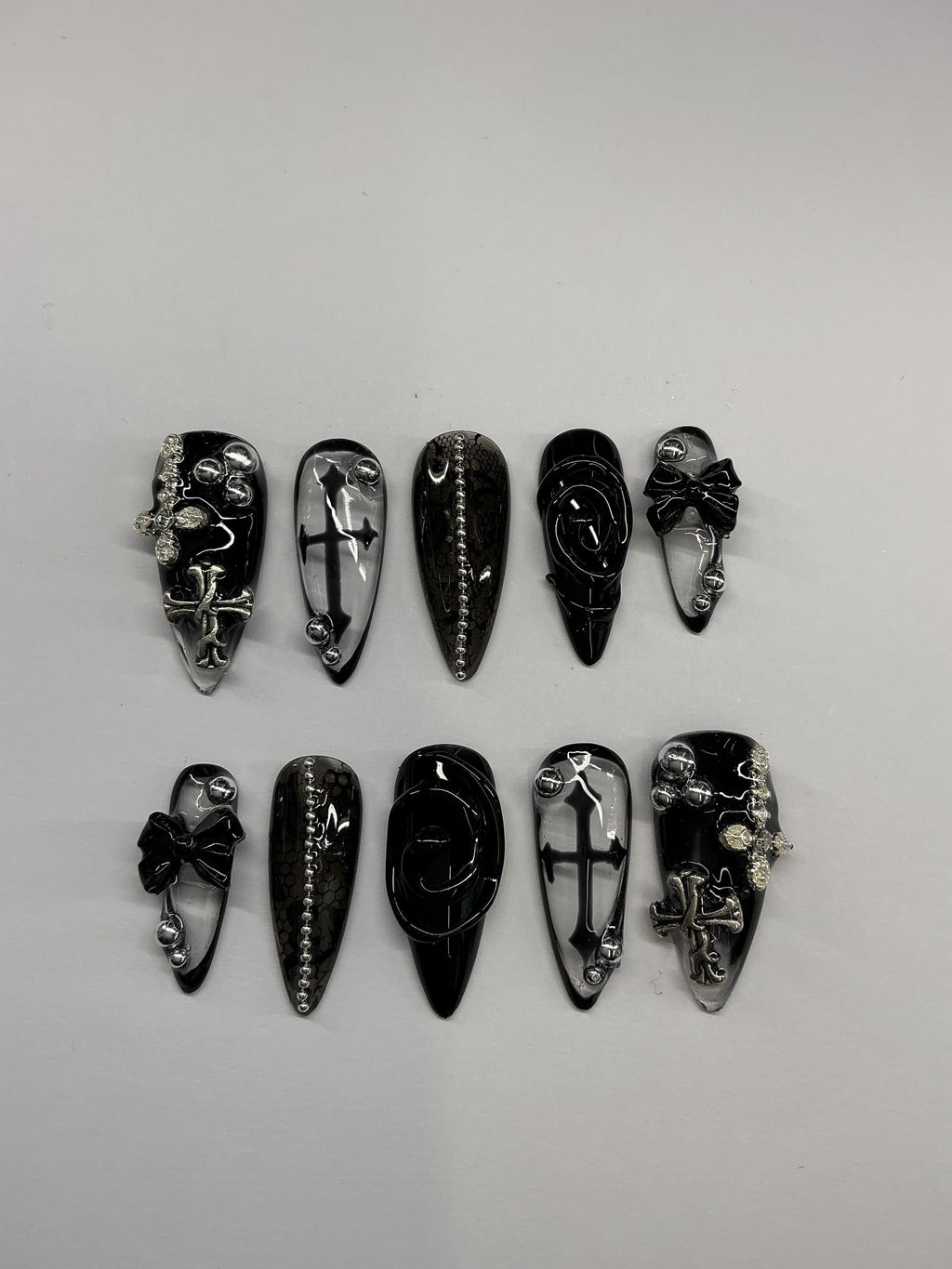 Gothic design press on nails with application pack
