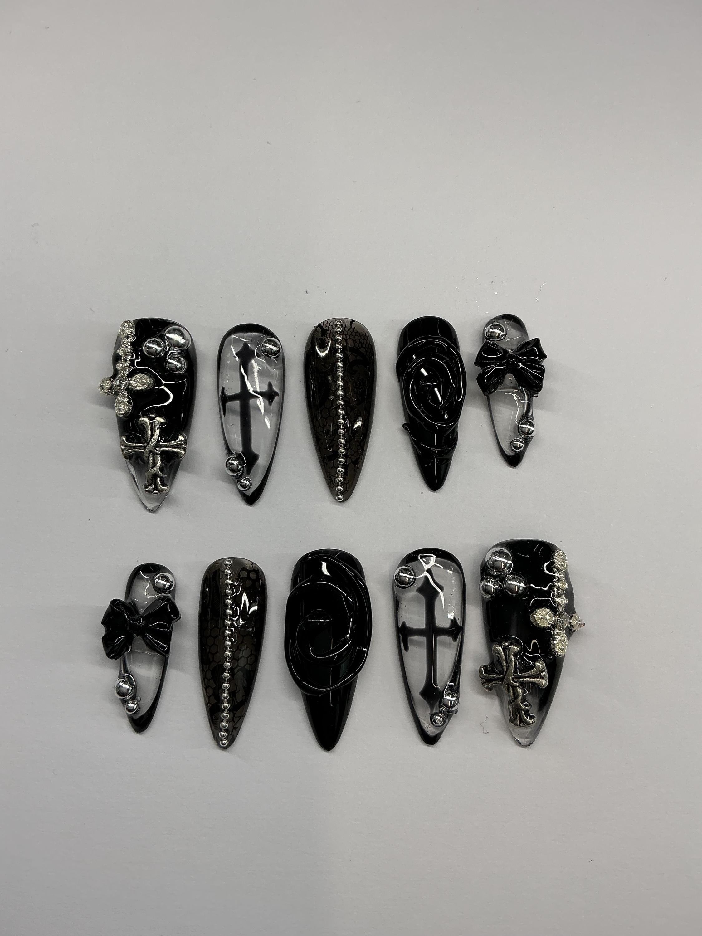 Gothic design press on nails with application pack